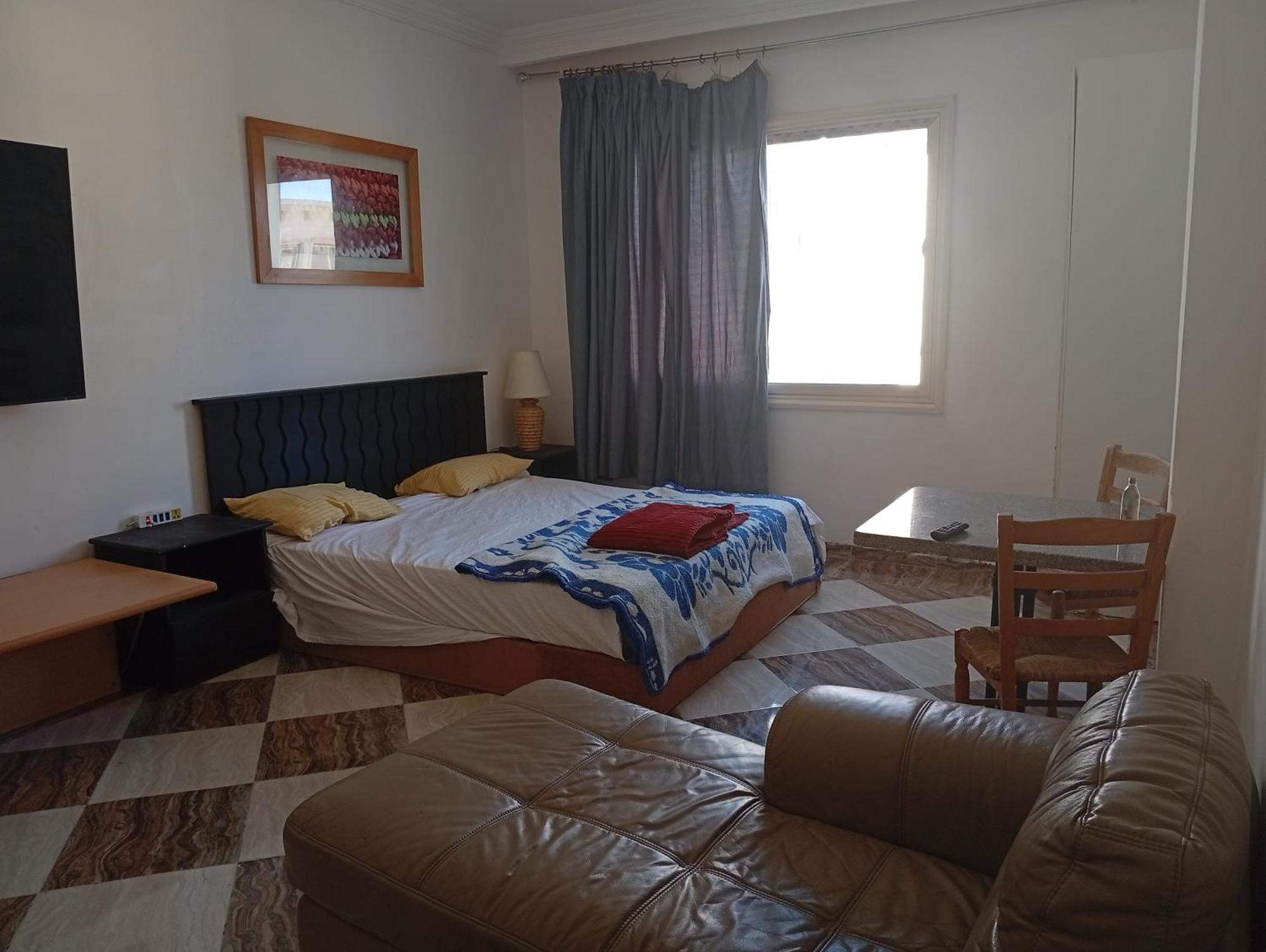 Apartment Downtown Near Gym Pool Shops Walking Distance From Entertainment And Shopping *