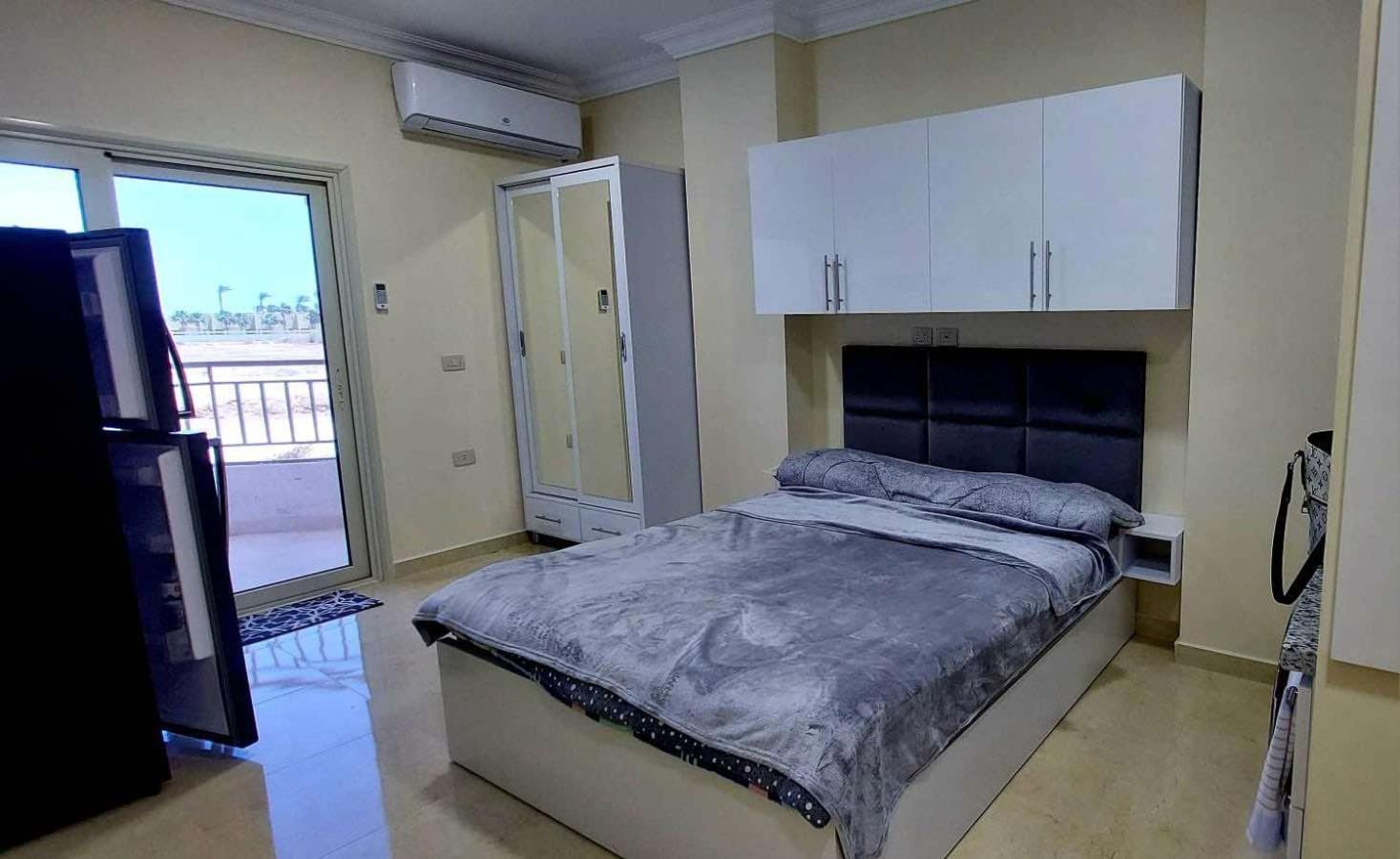 Apartment Front Flat In