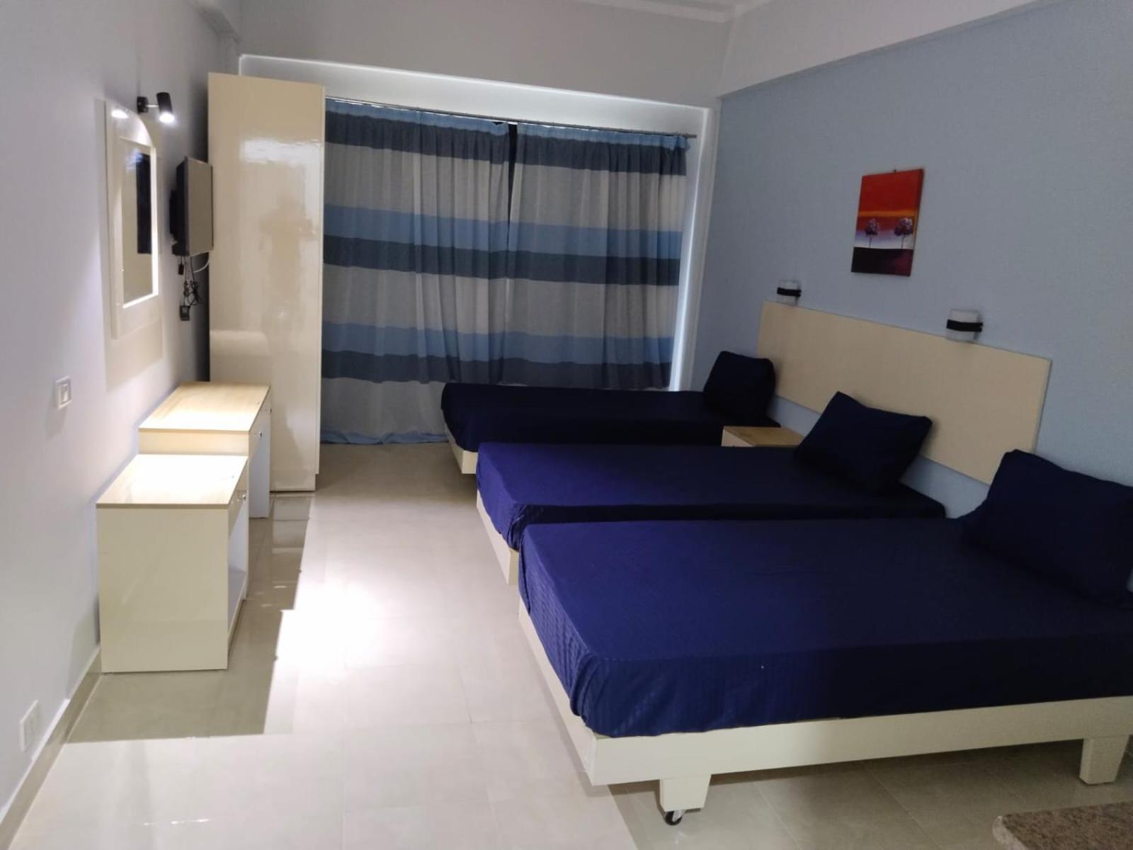 Front Aparthotel *