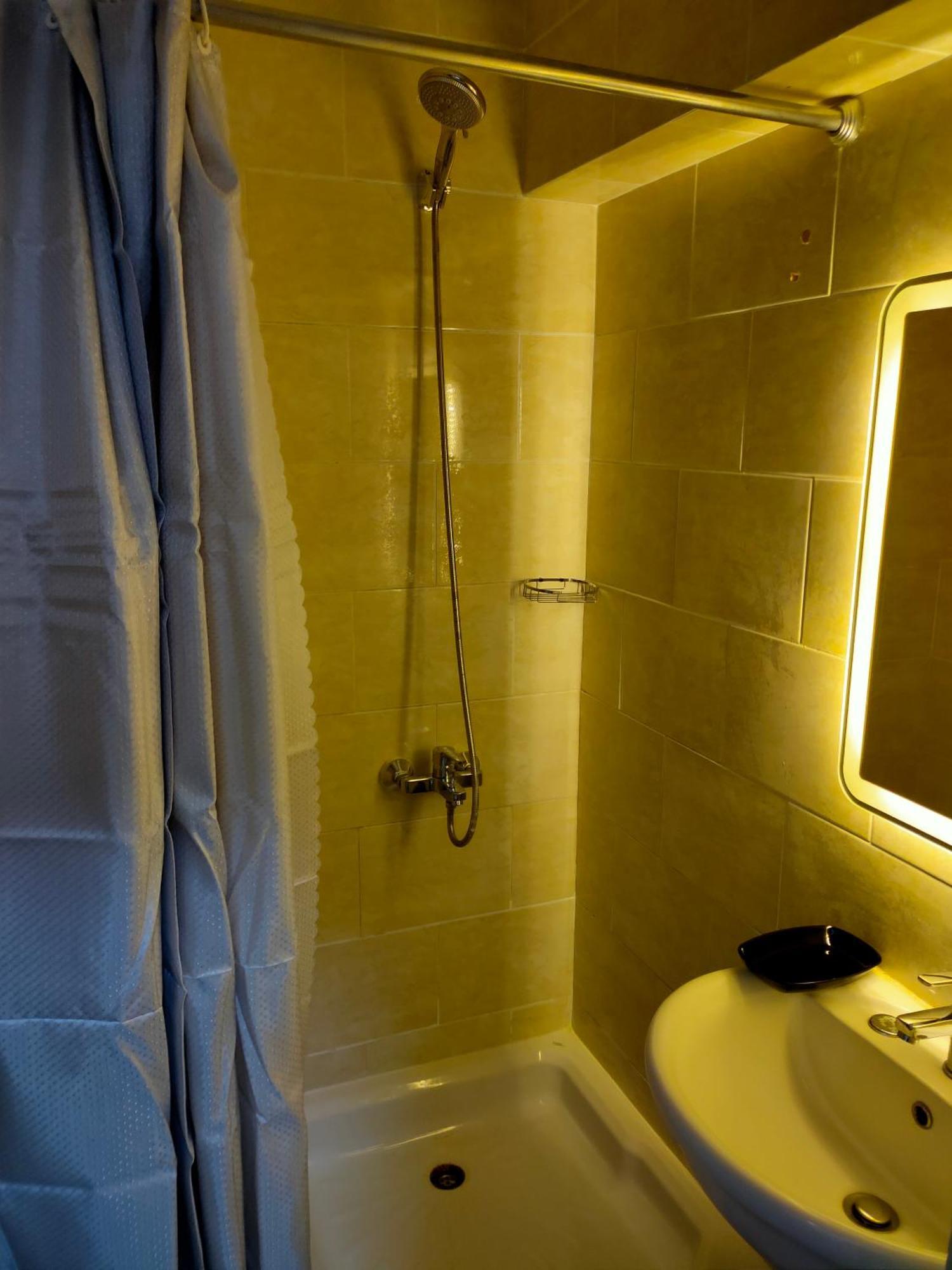 Front Aparthotel *