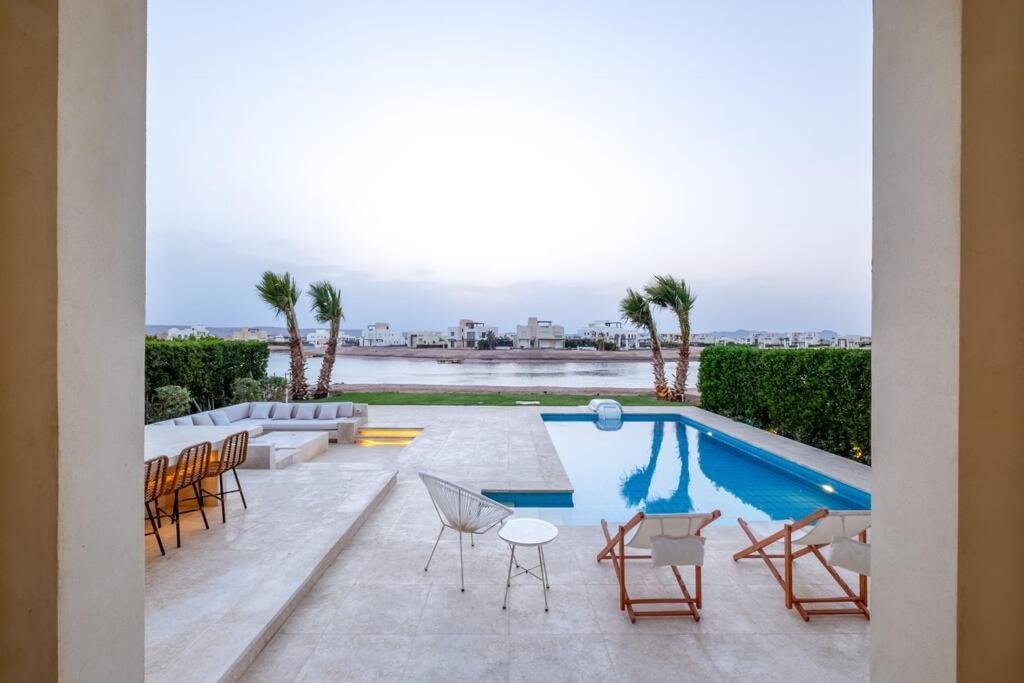 Exclusive Villa: Prime Locale *
