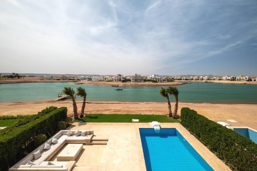 Exclusive Villa: Prime Locale Ferienhaus