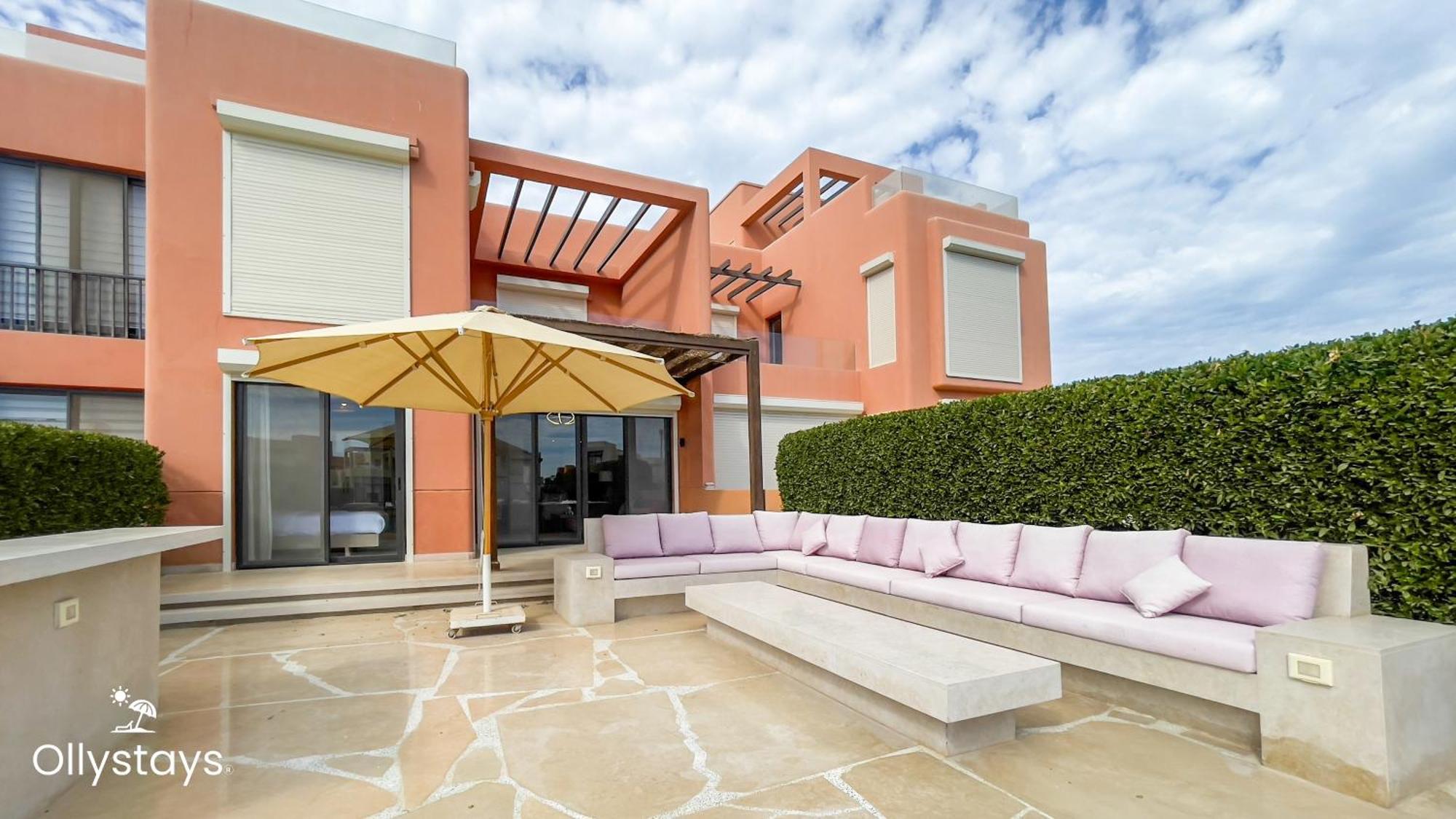 Ollystays Tawila 3br Townhouse Shared Pool