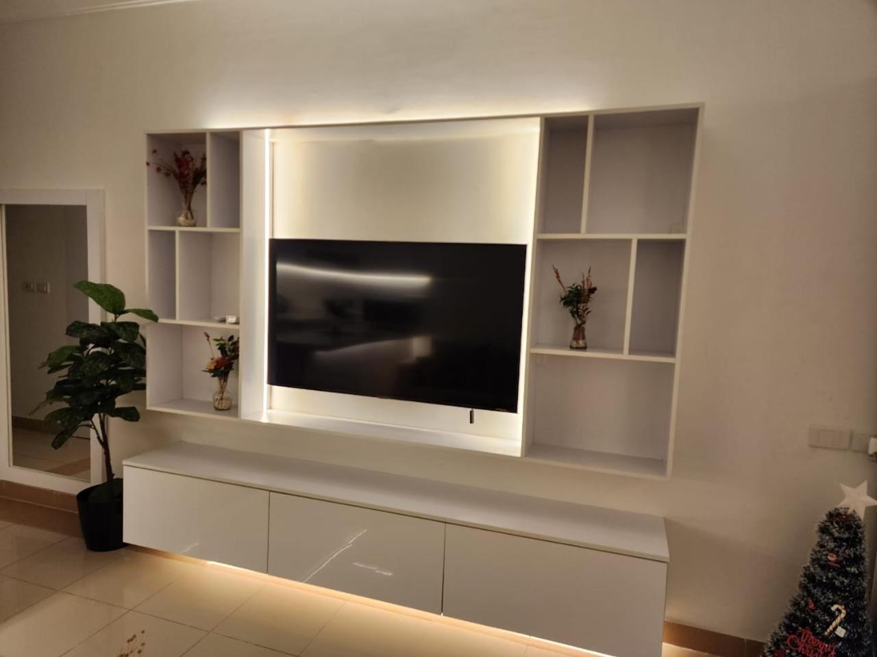 For Rent In The View 607 Apartment *