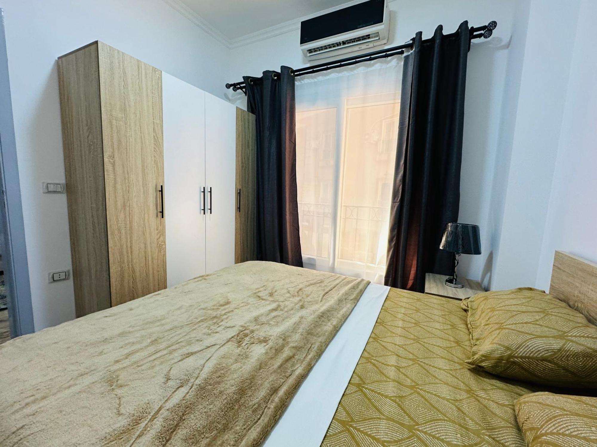 Cleopatra Style Center Apartment