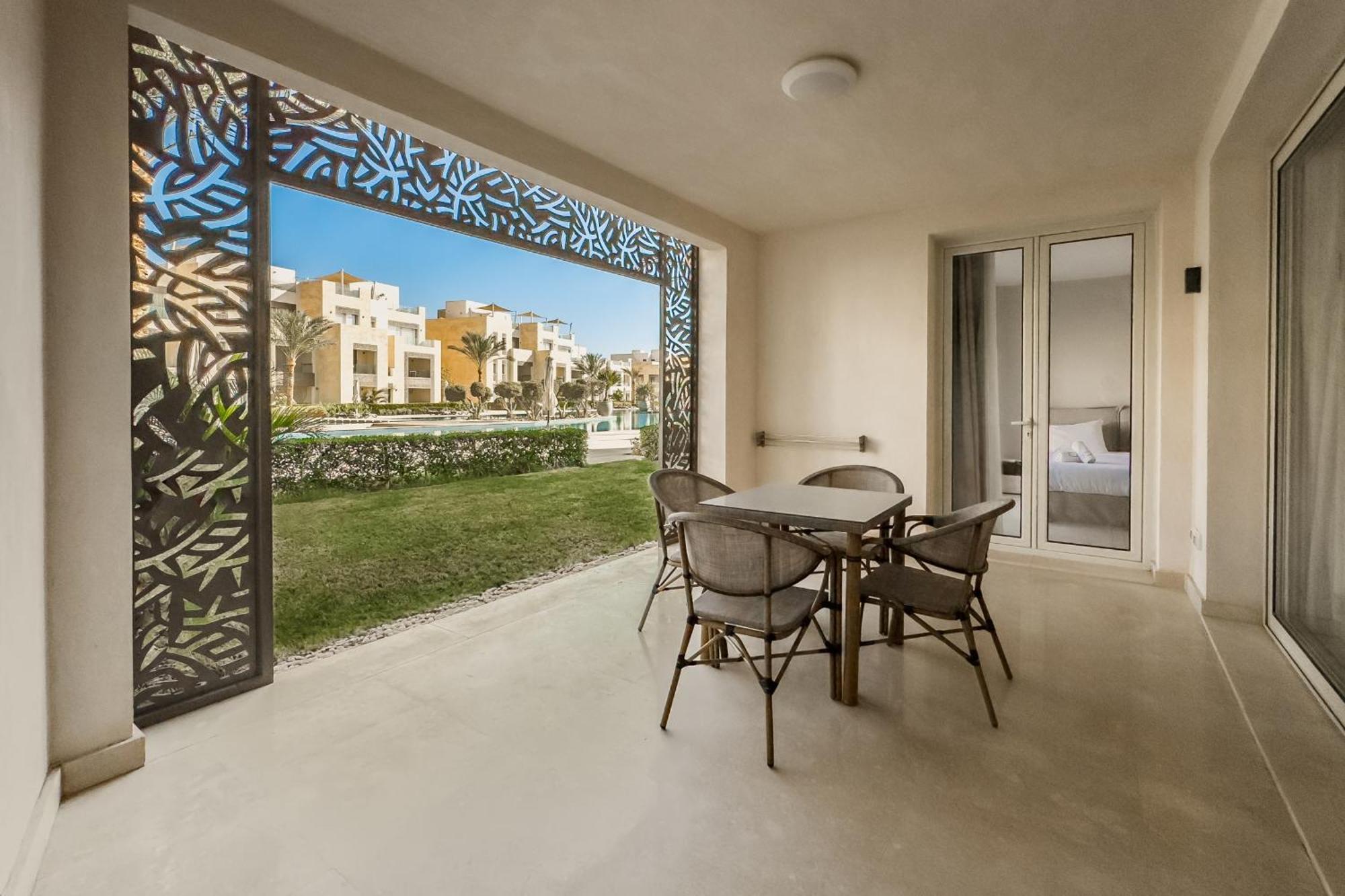 Modish & Modern 1bdr Poolfront Mangroovy Free Pool & Apartment *