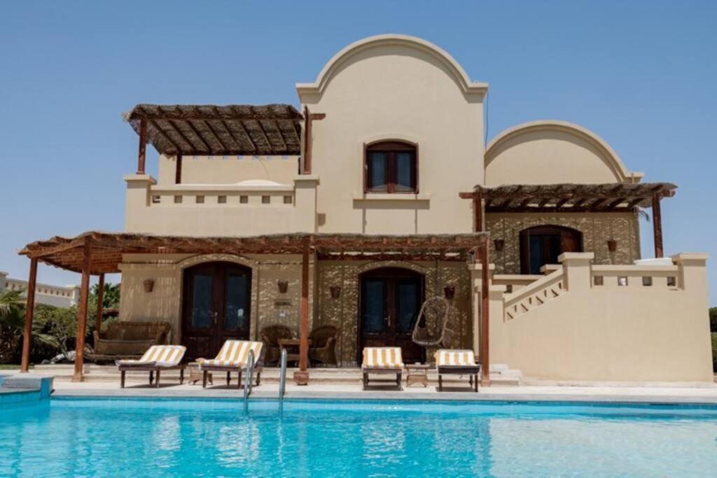 Ferienhaus Serene 4bdr Villa: Your Cozy Away From