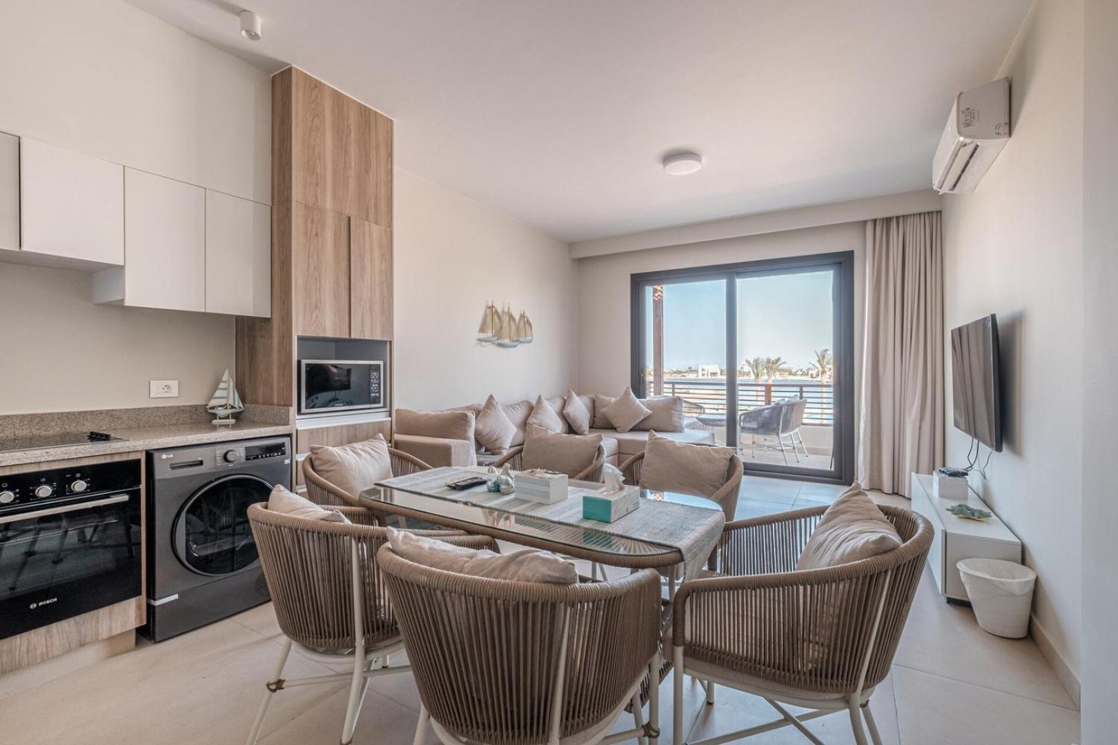 Apartment Shedwan Freshly Minted 2 Bdr *
