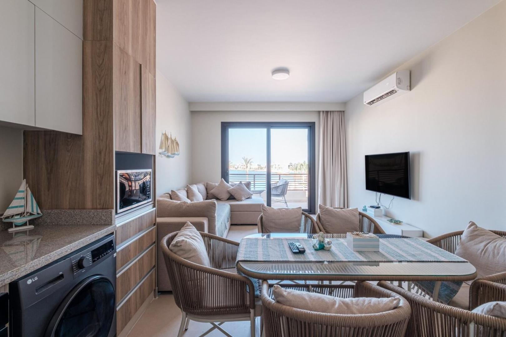 Apartment Shedwan Freshly Minted 2 Bdr *