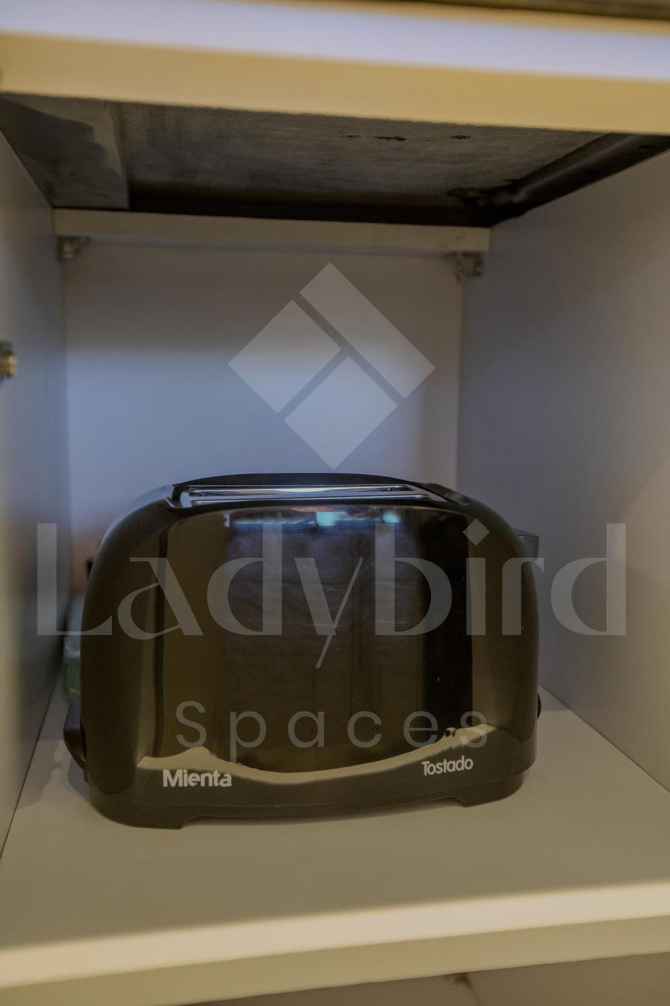 Ladybird - Veranda Celestia Apartment *