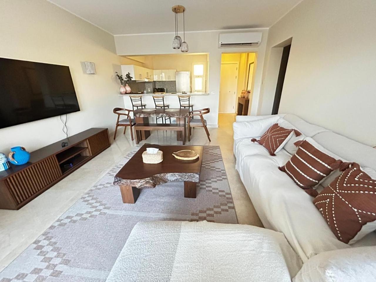 2 Bdr Amazing Views Joubal Apartment *