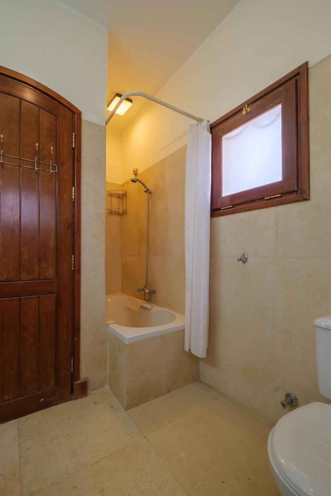 Ferienhaus Serene 4bdr Villa: Your Cozy Away From