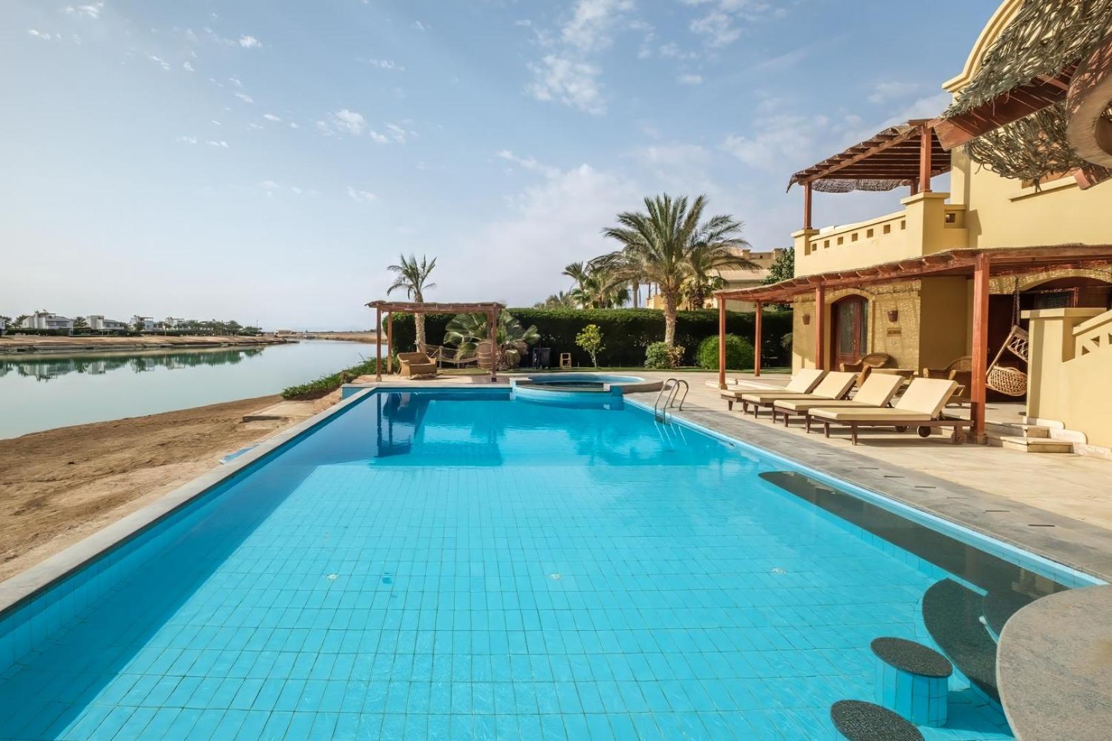 Ferienhaus Serene 4bdr Villa: Your Cozy Away From
