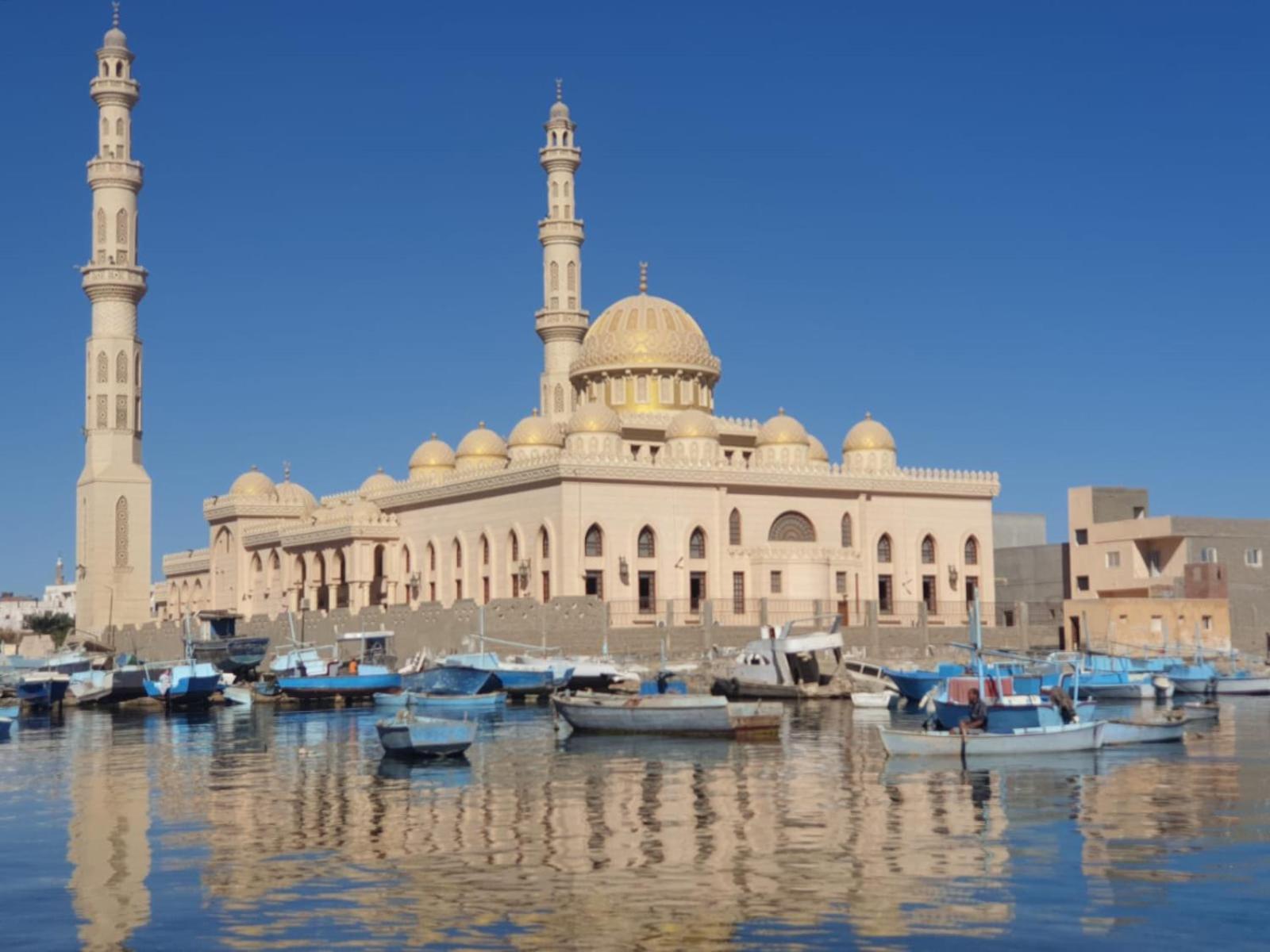 Beachfront Cozy Flat 10 Minutes From Air Port, Free Wifi * Hurghada