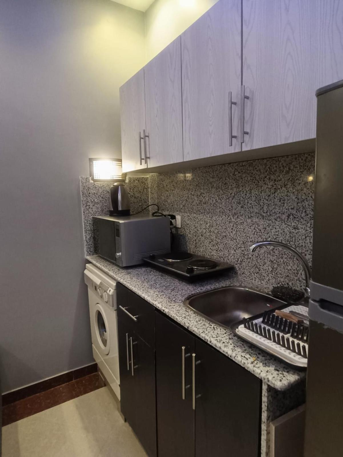 Beachfront Cozy Flat 10 Minutes From Air Port, Free Wifi *