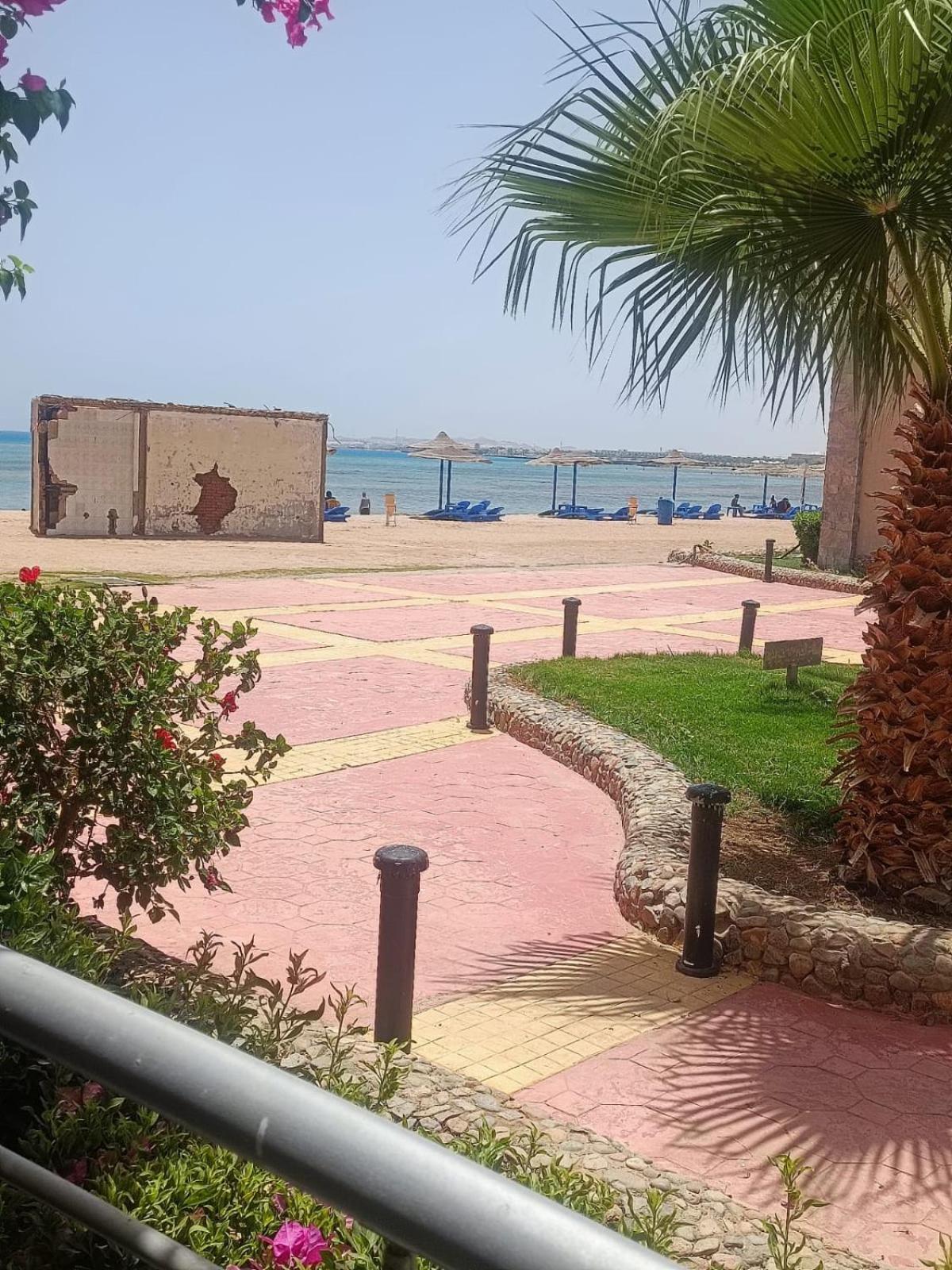 Beachfront Cozy Flat 10 Minutes From Air Port, Free Wifi Apartment