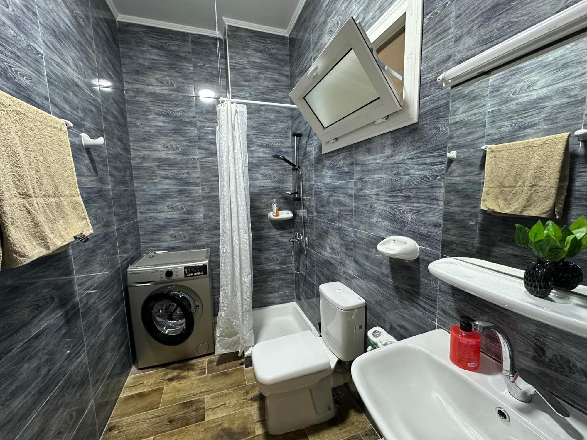 Apartment Cleopatra Style Center