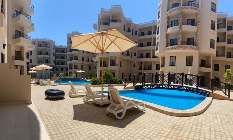 Aqua Tropical Resort- *