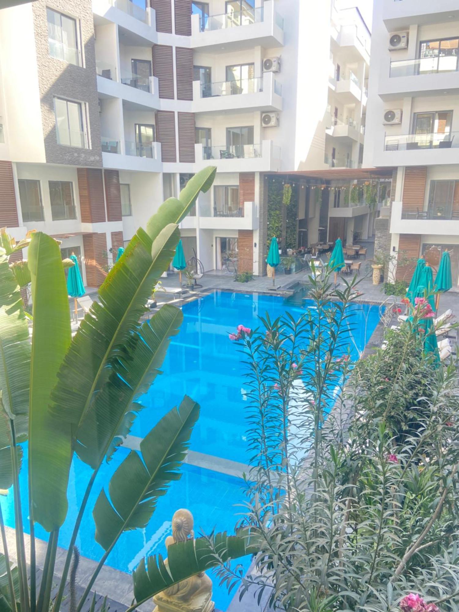 Imperial Pool View Apartment *