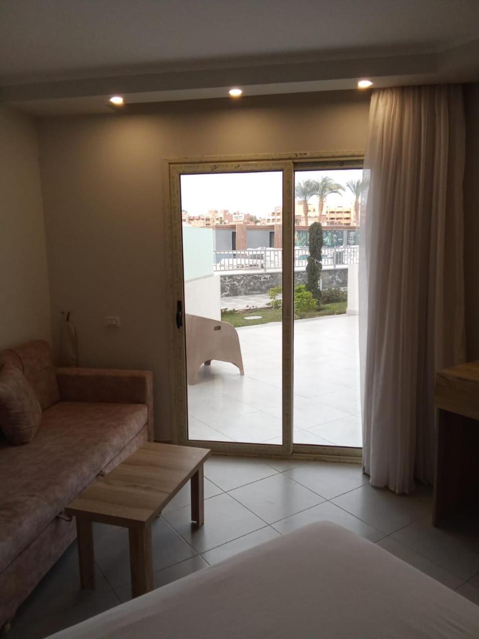 Paradise Hill Aparthotel *