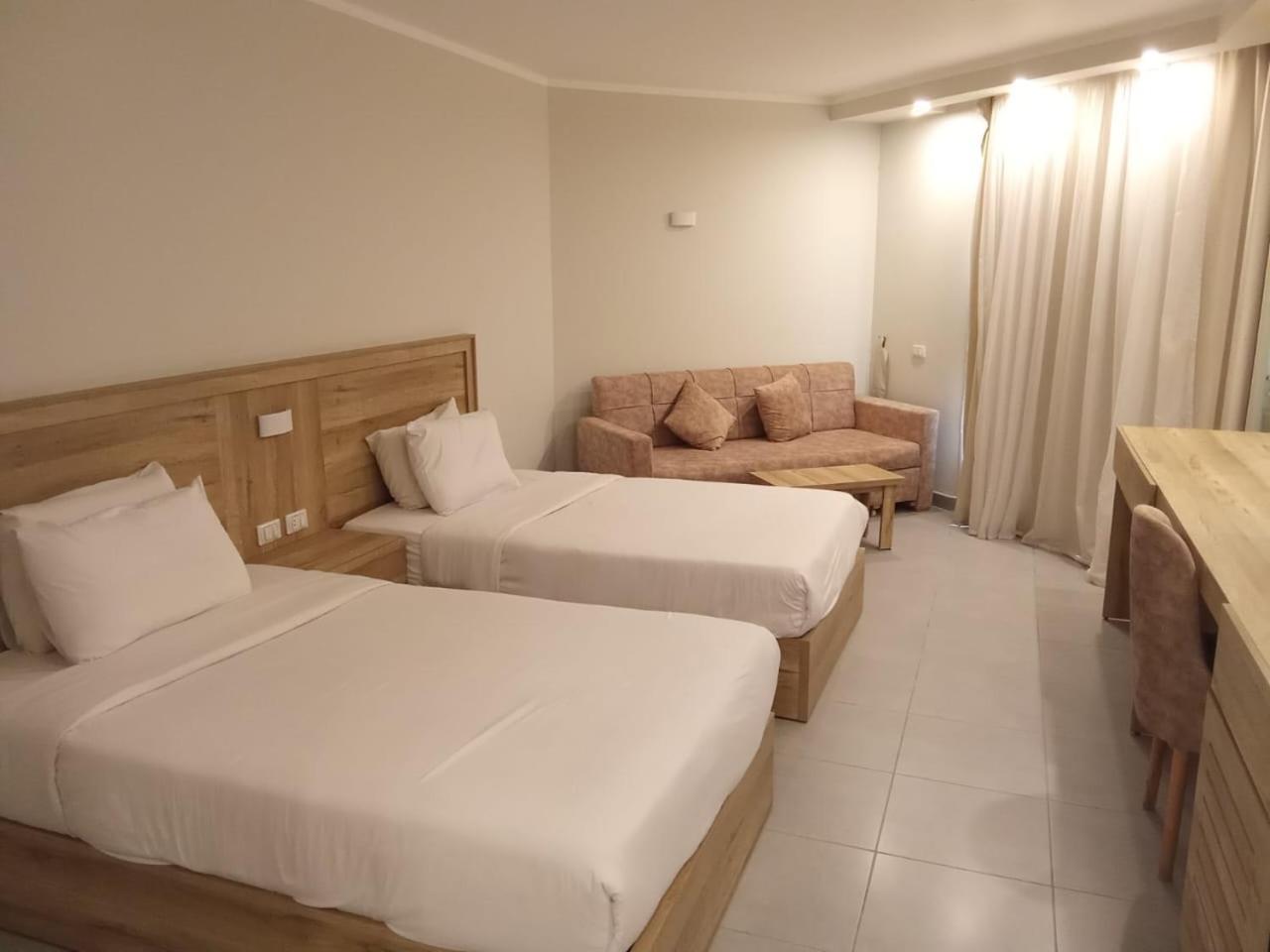 Paradise Hill Aparthotel