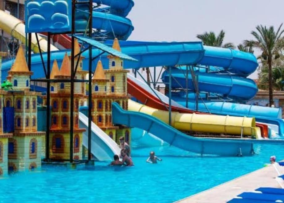 Mirage Bay & Aquapark Aparthotel
