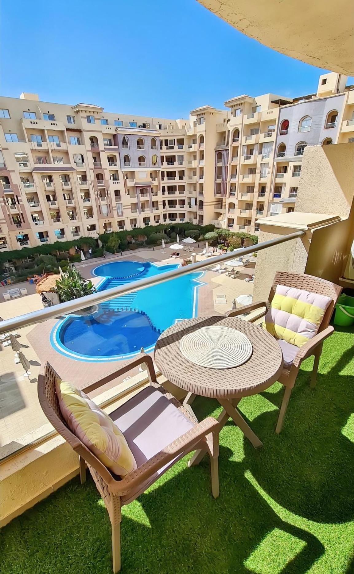 Florenza Blue Sky & Poolview Appartement *