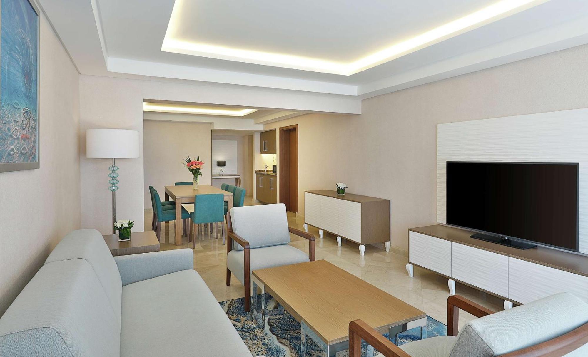 Hilton Plaza Resort 5*