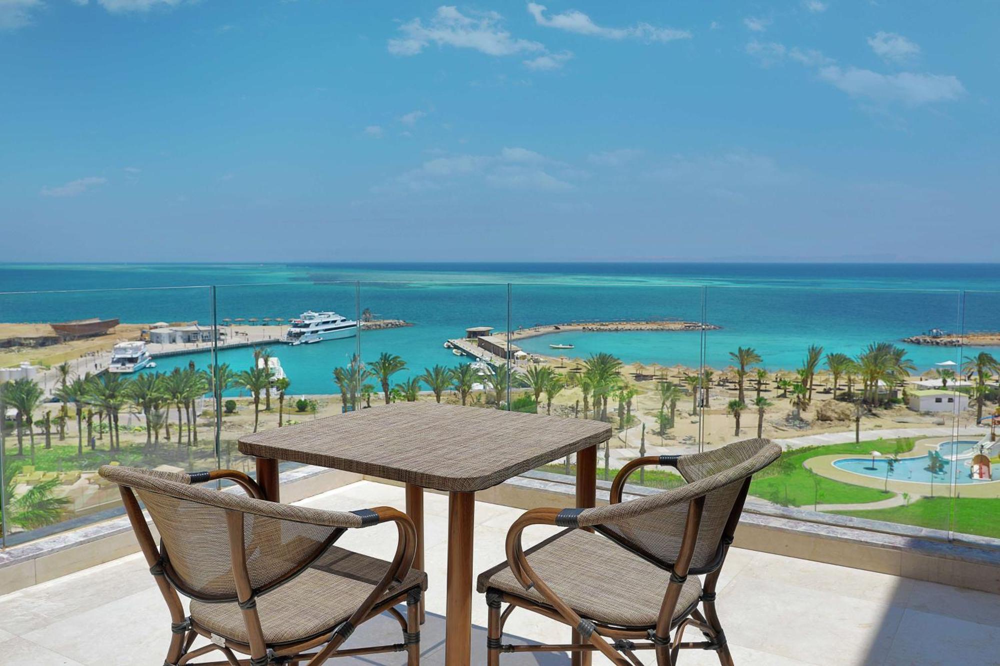 Hilton Plaza 5*
