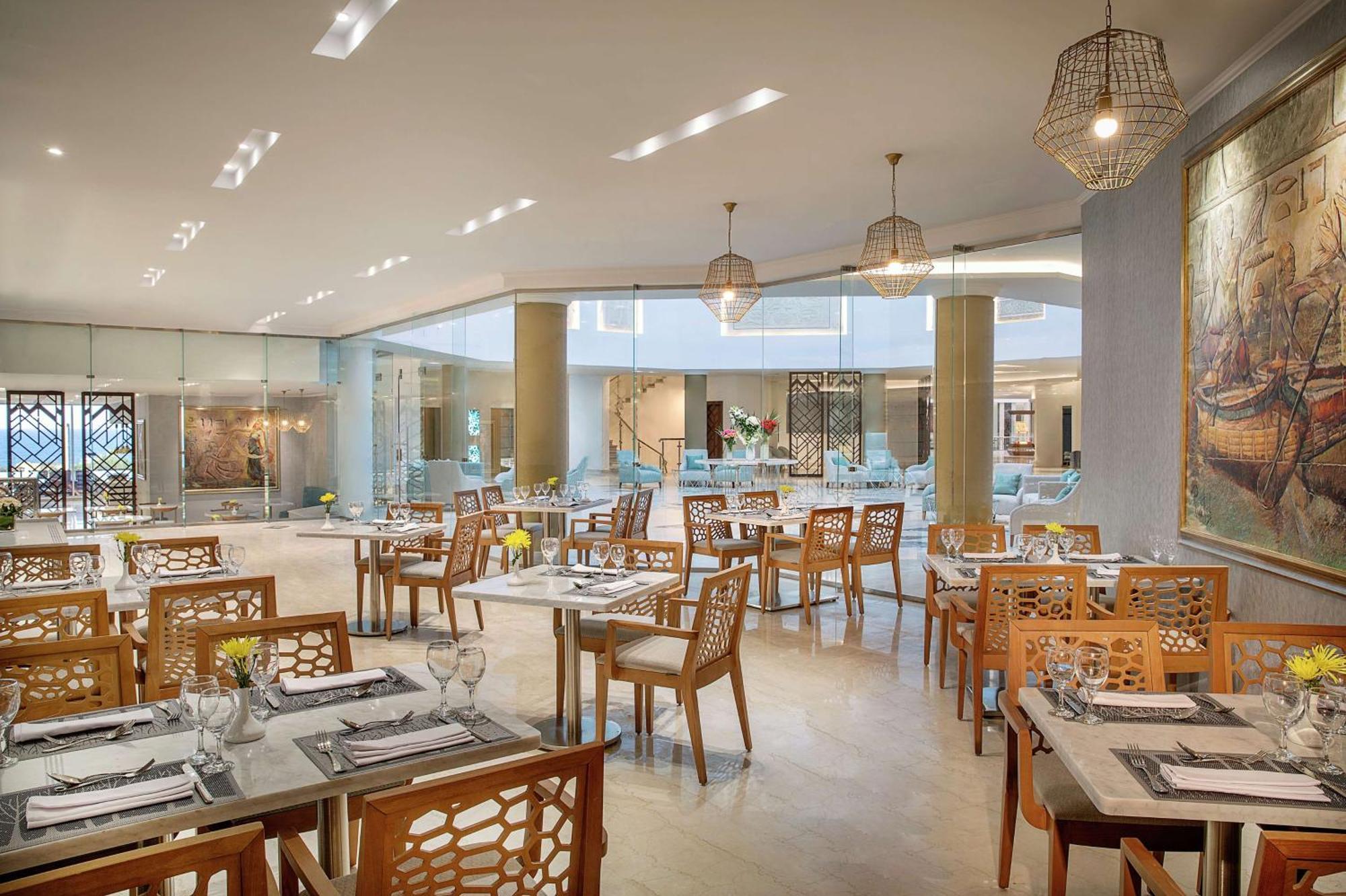 Hilton Plaza Resort 5*