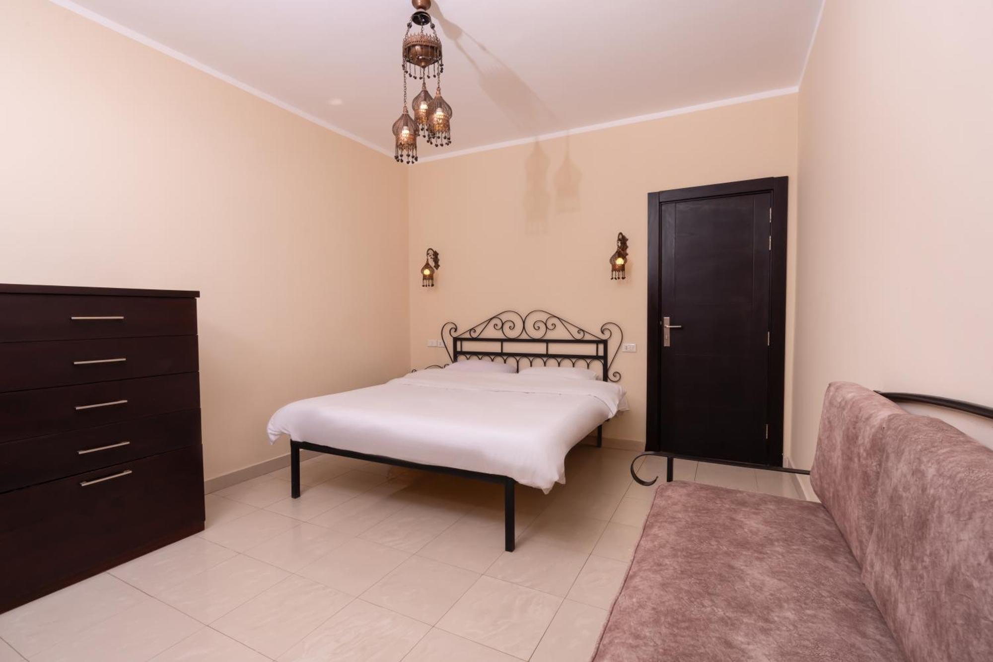 2bedrooms 53 *