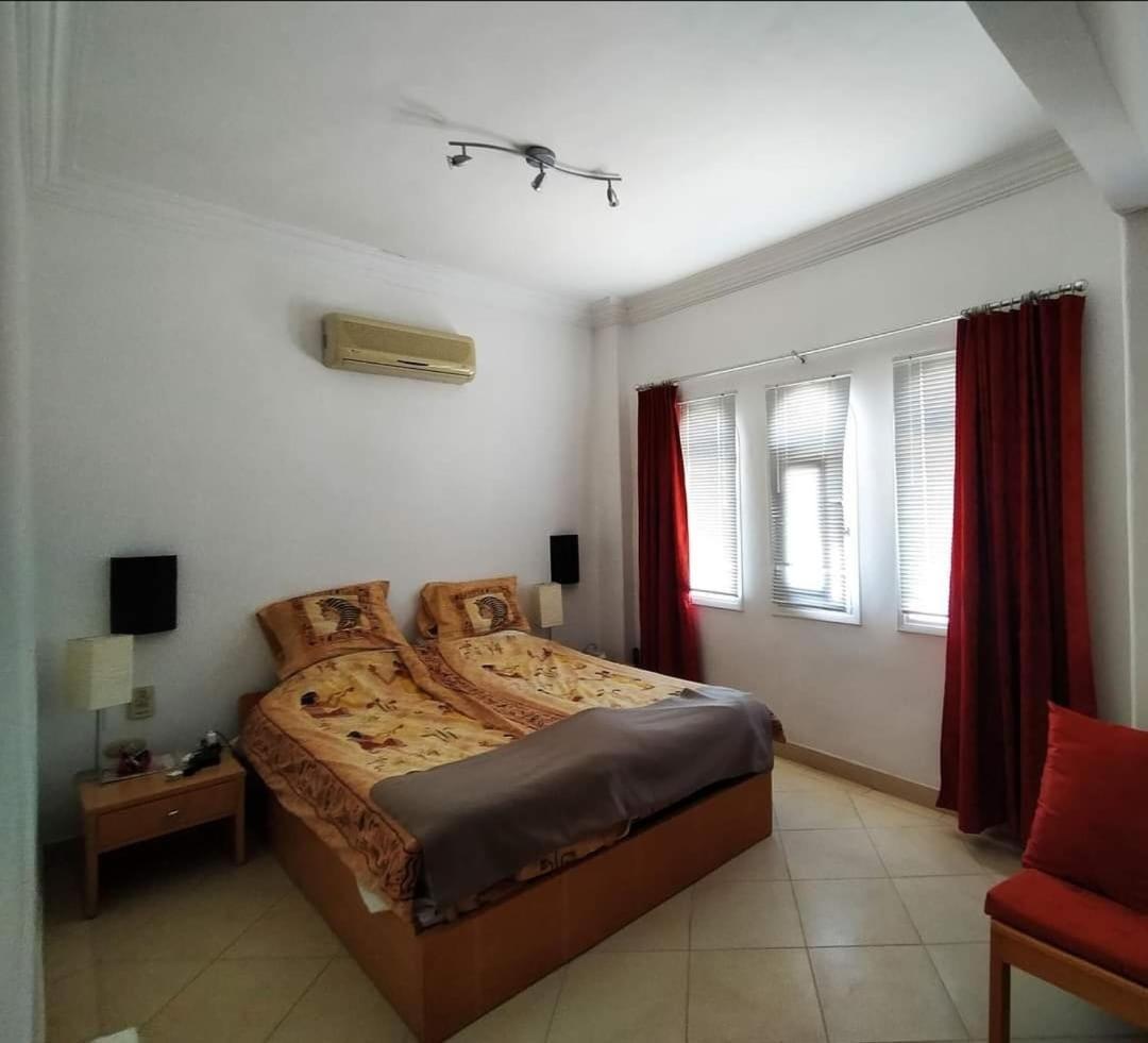 Villa Luxus With Pool In *