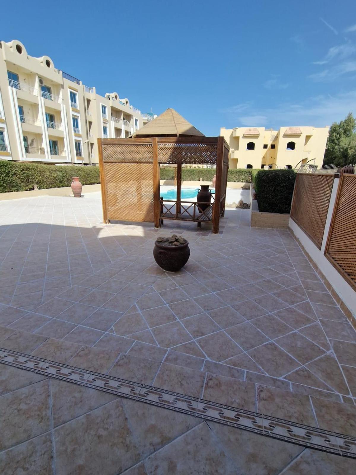 Villa Luxus With Pool In *