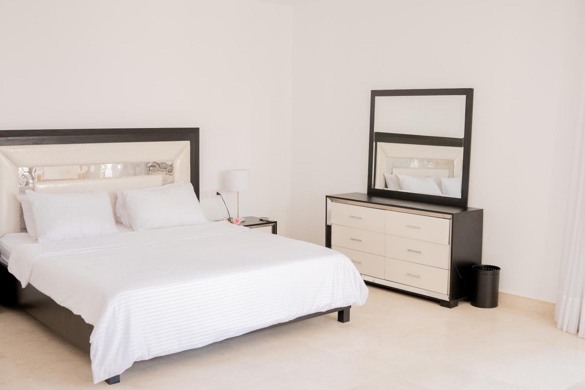 Nayah Stays, Amazing With Private Pool & 5 Master Ferienhaus