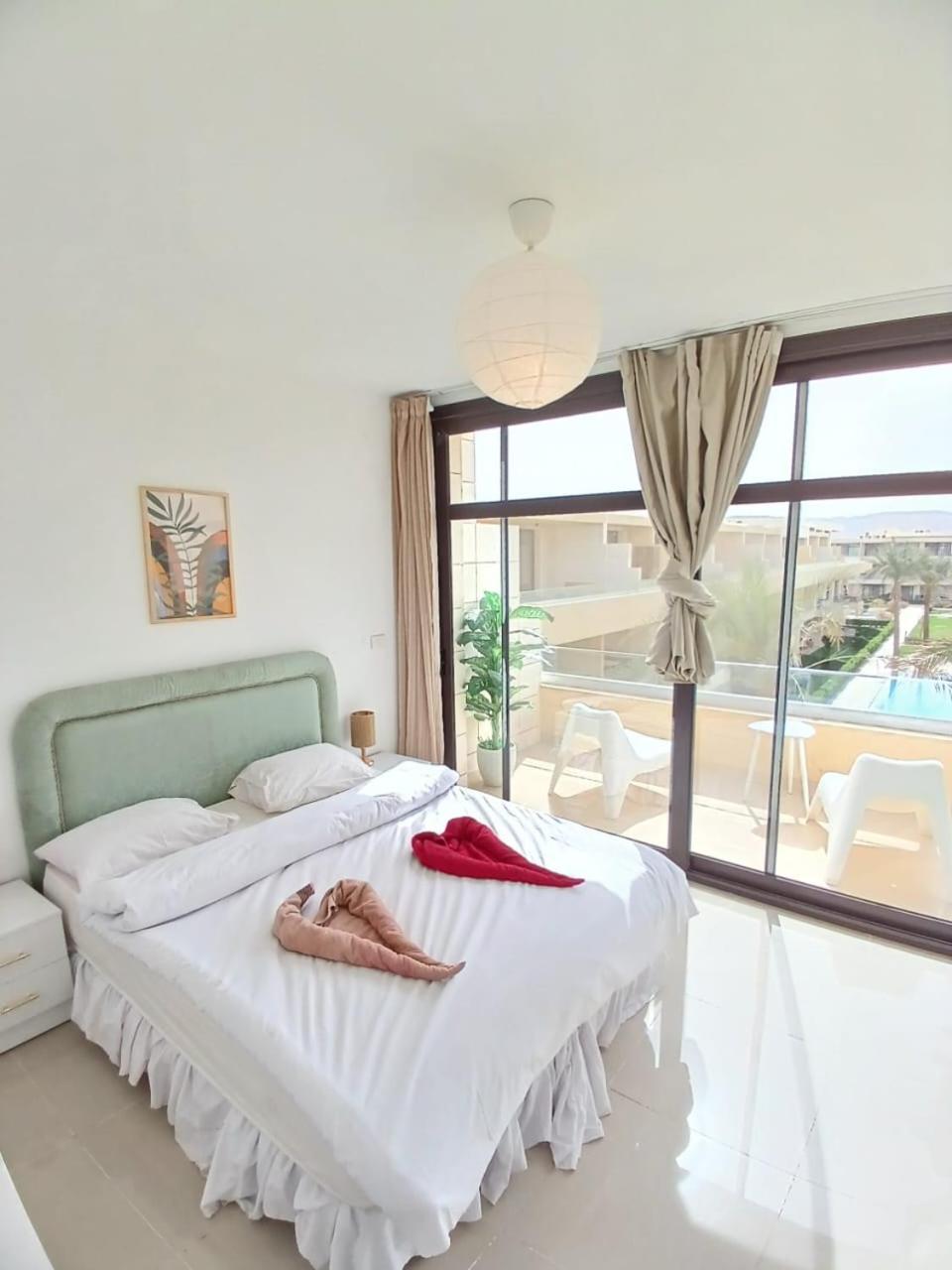 One Bedroom G-cribs