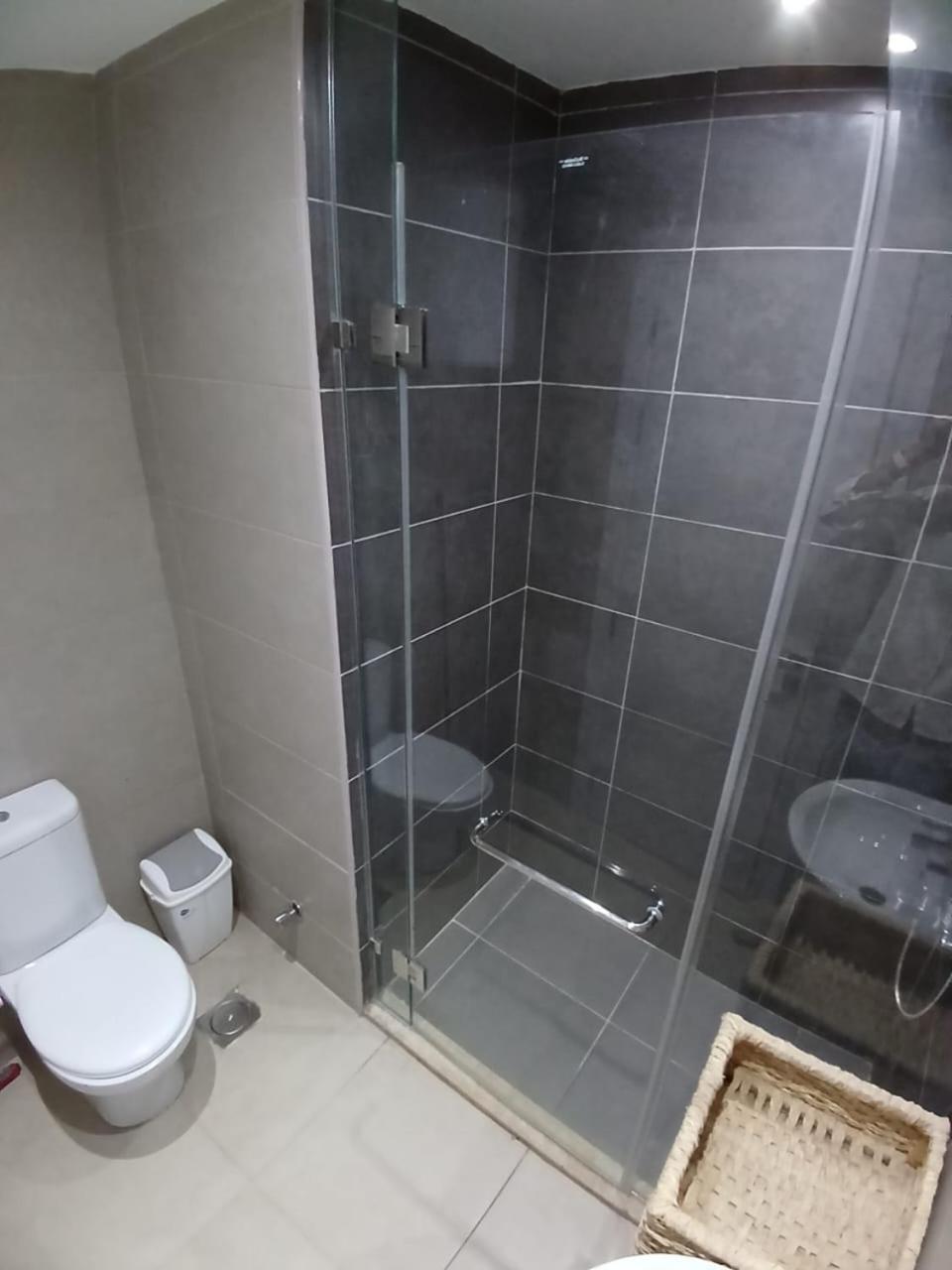 One Bedroom G-cribs