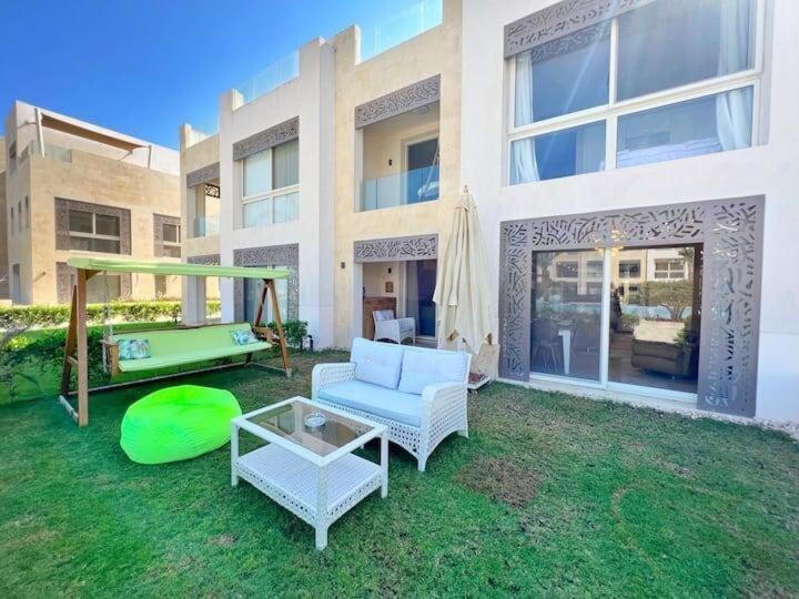 Luxury 5 Bedrooms Sea Front Villa