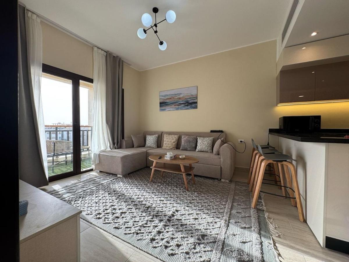 Crystal Aldau Heights One Bedroom In Apartment *