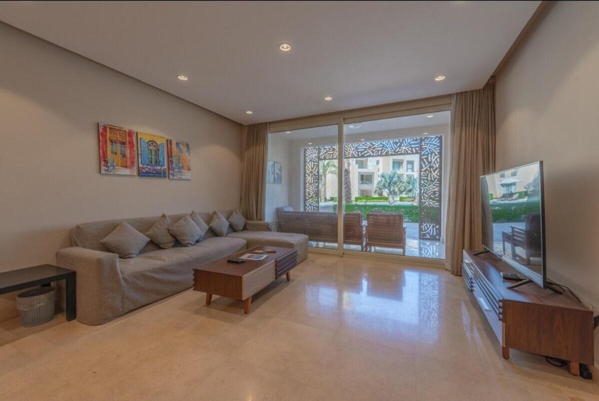 Mangroovy- 1br Gf Waterfront Glitzy Direct Pool Apartment