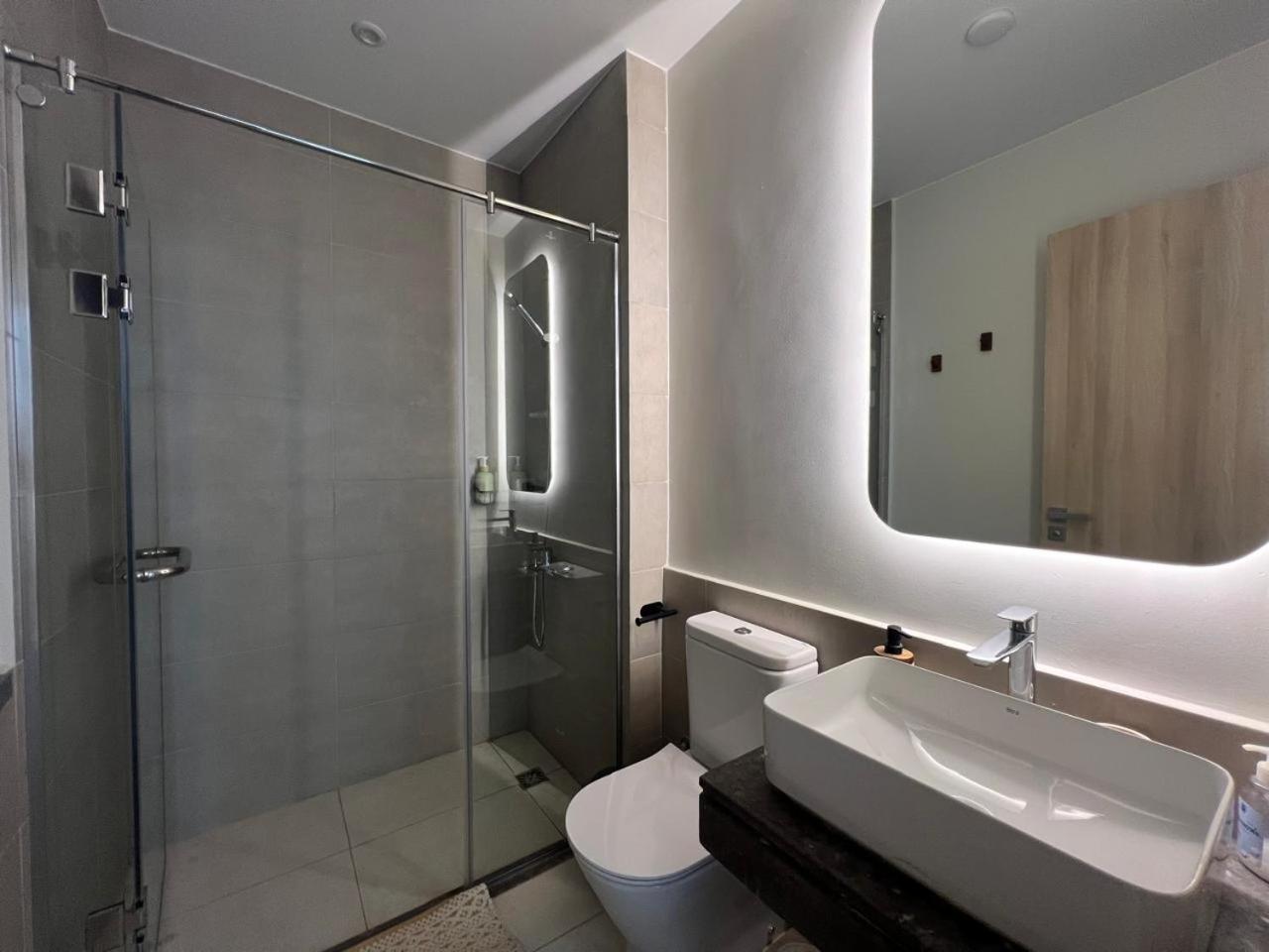 Bright Modern Brand New Shedwan Th *