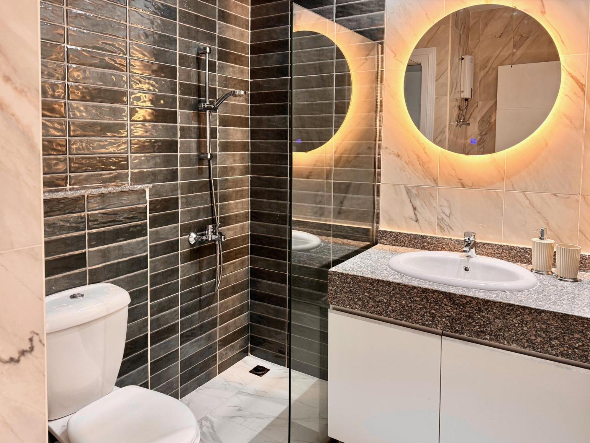 Comfy Studio, Pools, Private Beach At Peaceful Resort Apartment