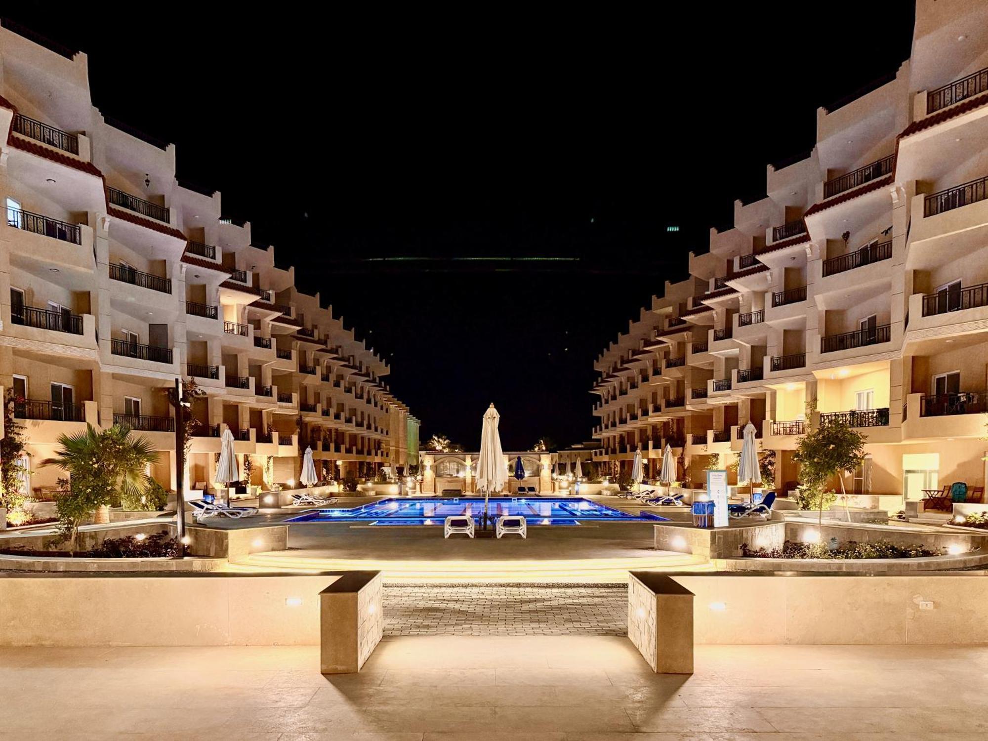 Comfy Studio, Pools, Private Beach At Peaceful Resort Apartment