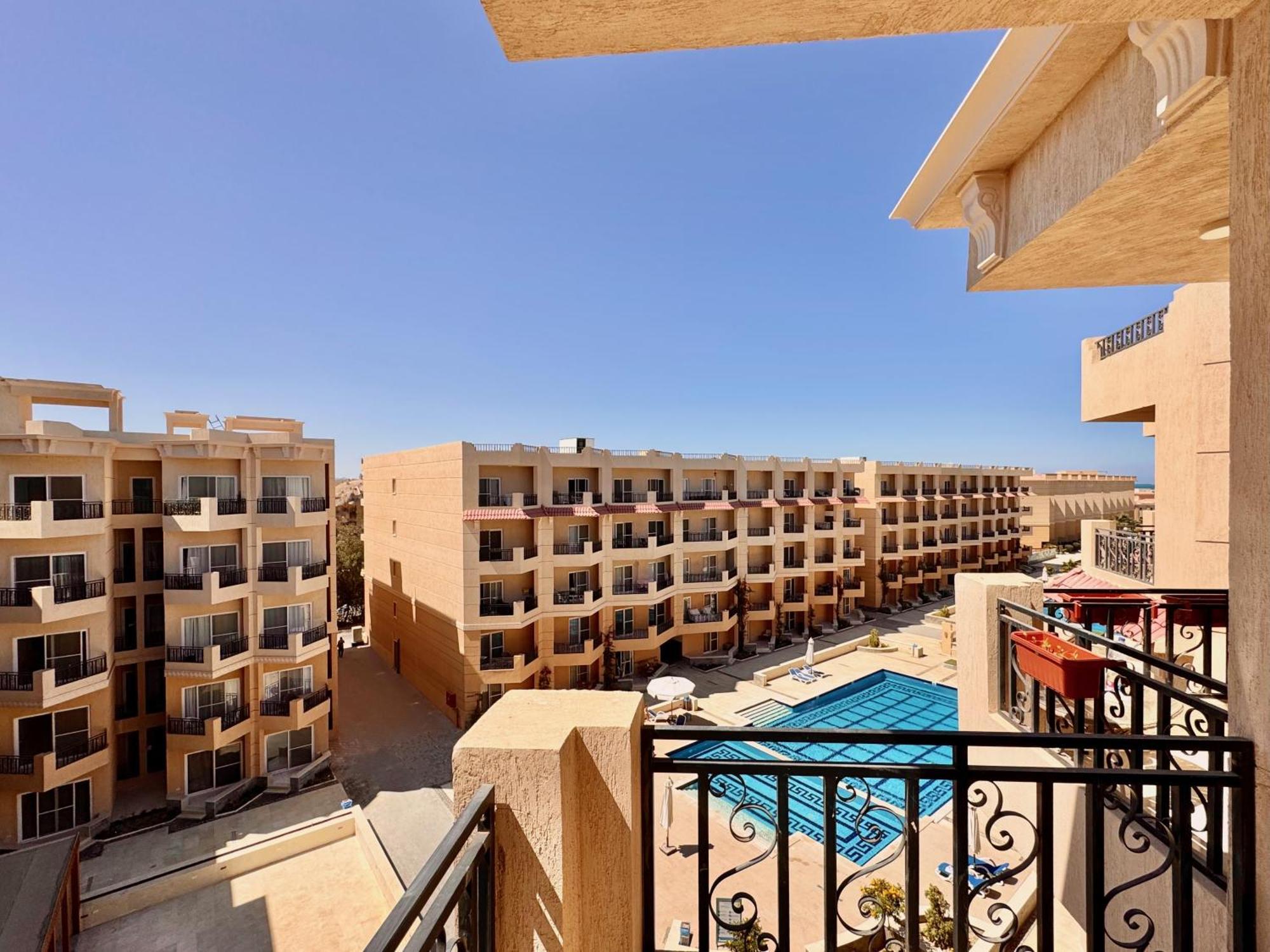 Comfy Studio, Pools, Private Beach At Peaceful Resort Apartment