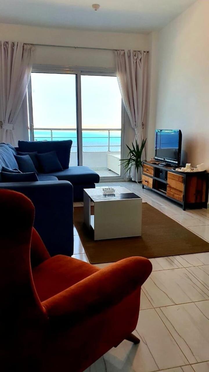 Appartement Amazing 2 Bedroom With Sea View In *