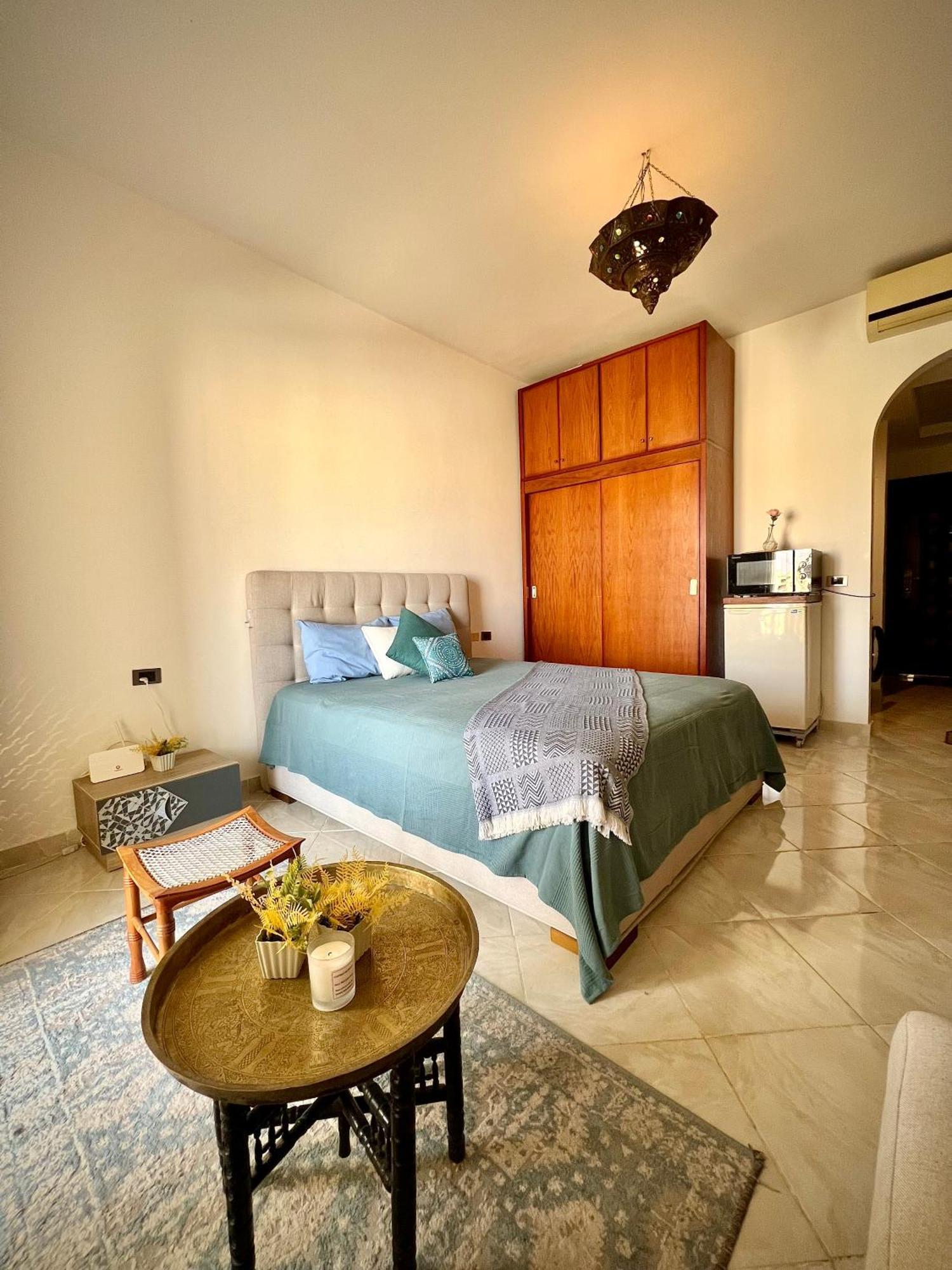 Aparthotel Luxury Beachfront Studio- Foreign Nationals Only