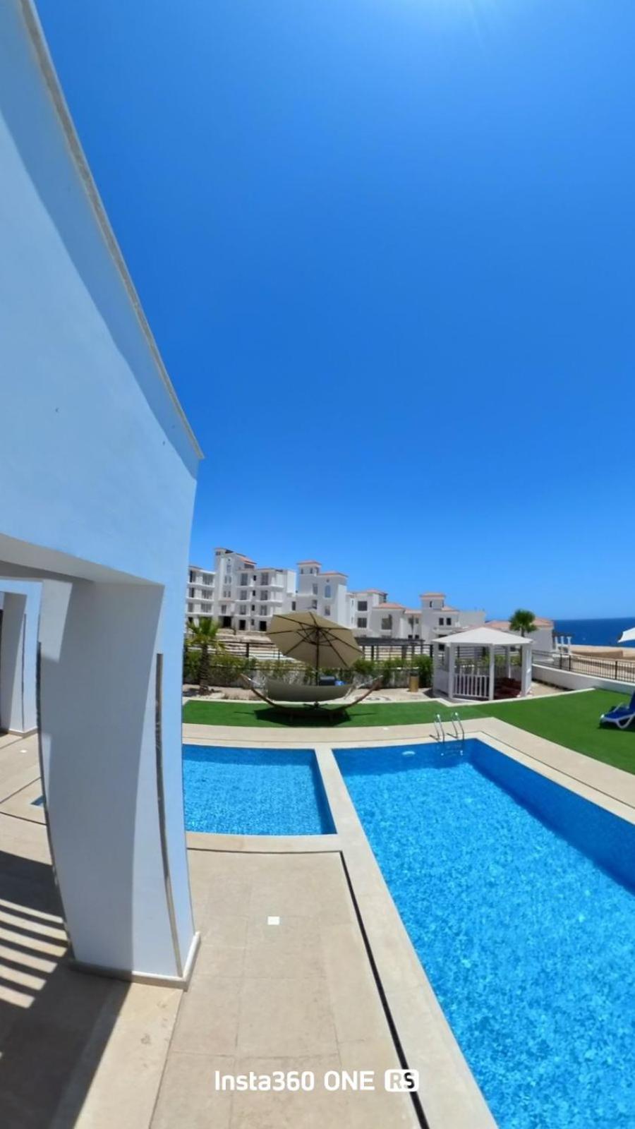 Palmen Villa *