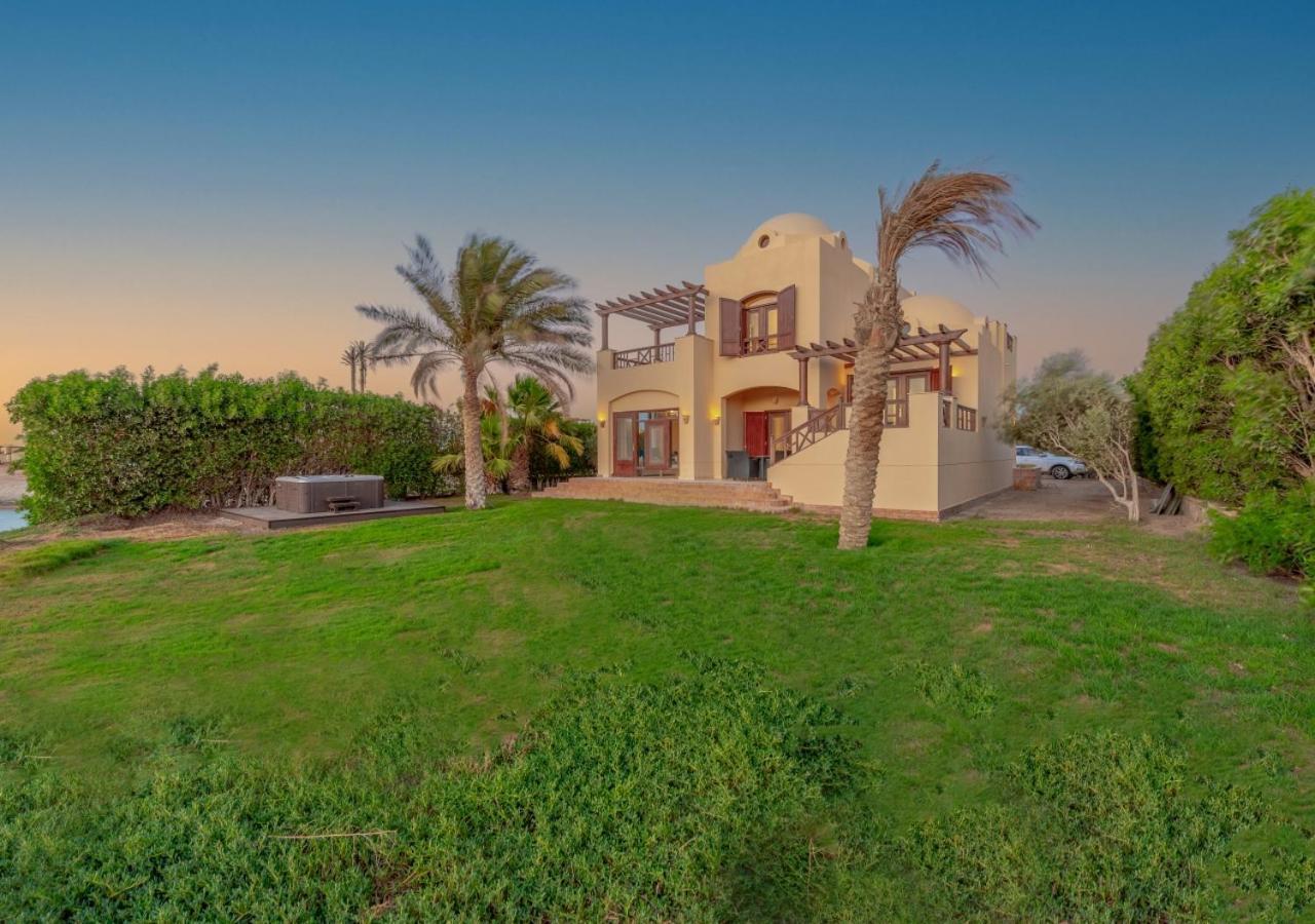 Scenic Views 3-bedroom In Sabina, El Gouna Private Jacuzzi & Lagoon Access Apartment