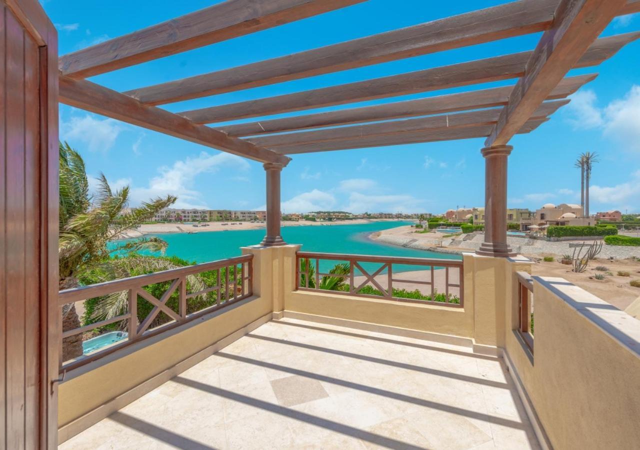Scenic Views 3-bedroom In Sabina, El Gouna Private Jacuzzi & Lagoon Access Apartment Hurghada