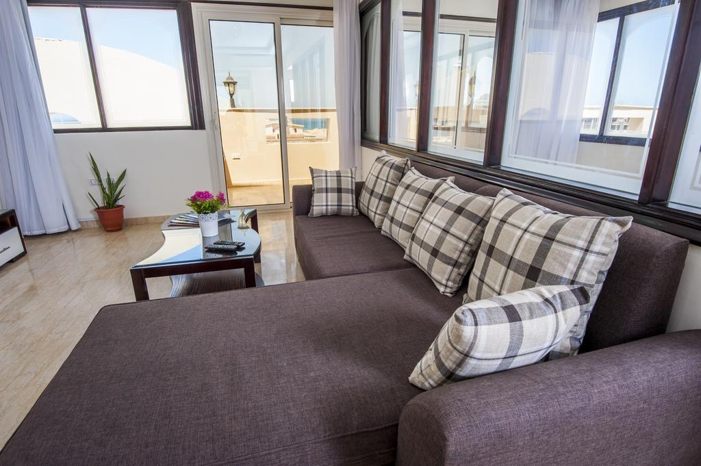 Sunny Seaside Apartment Hurghada