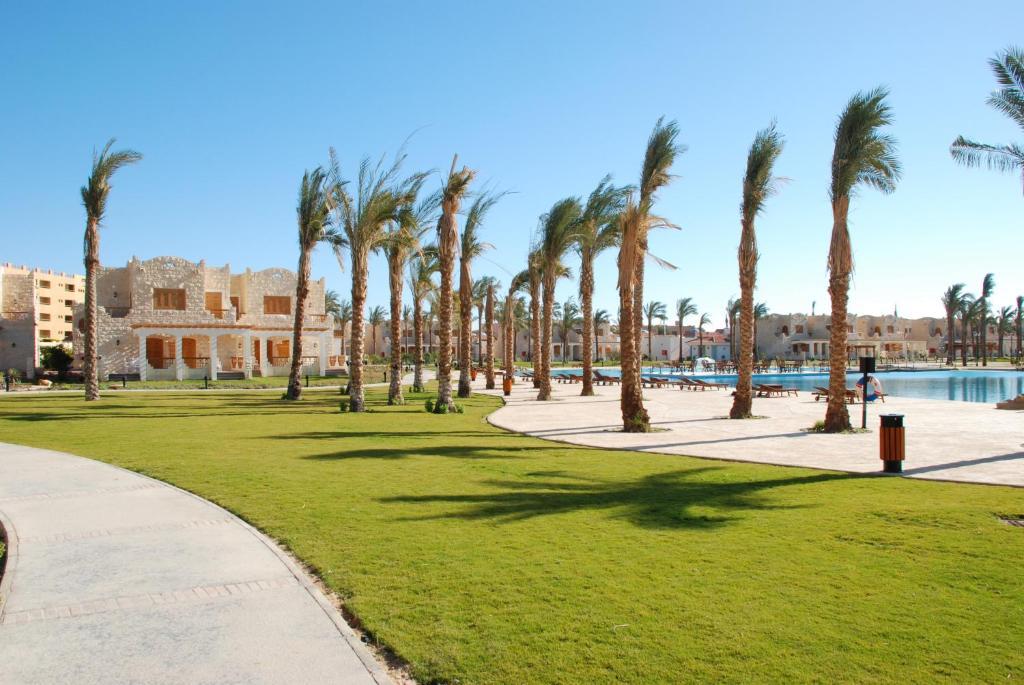 Royal Lagoons & Aqua Park Families And Couples Only